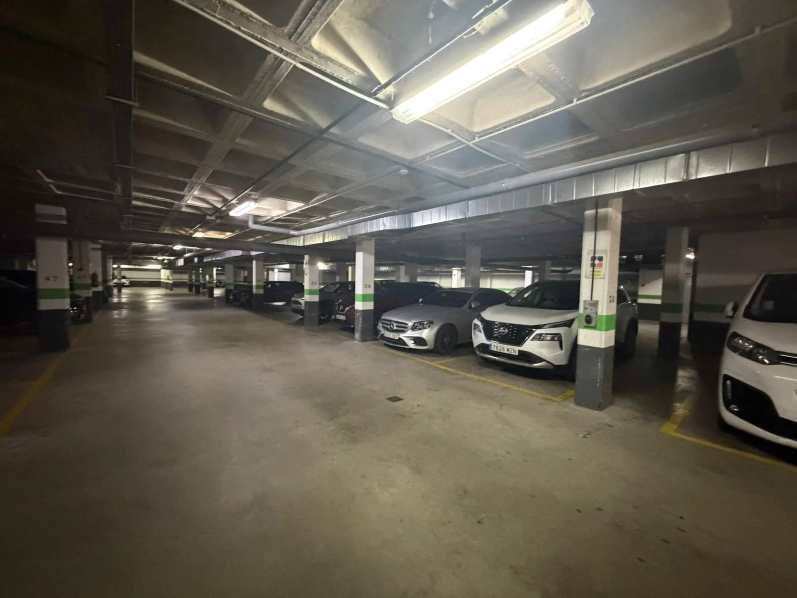 Parking subterráneo bajo cubierta